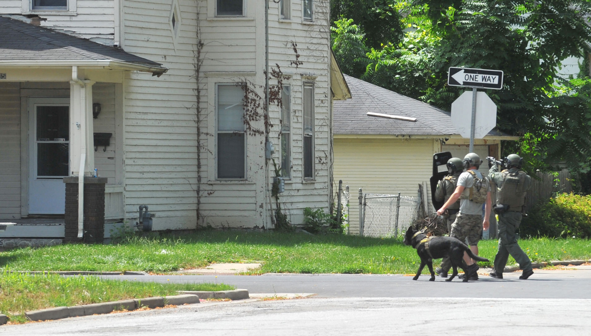 070921-qc-nws-standoff-057